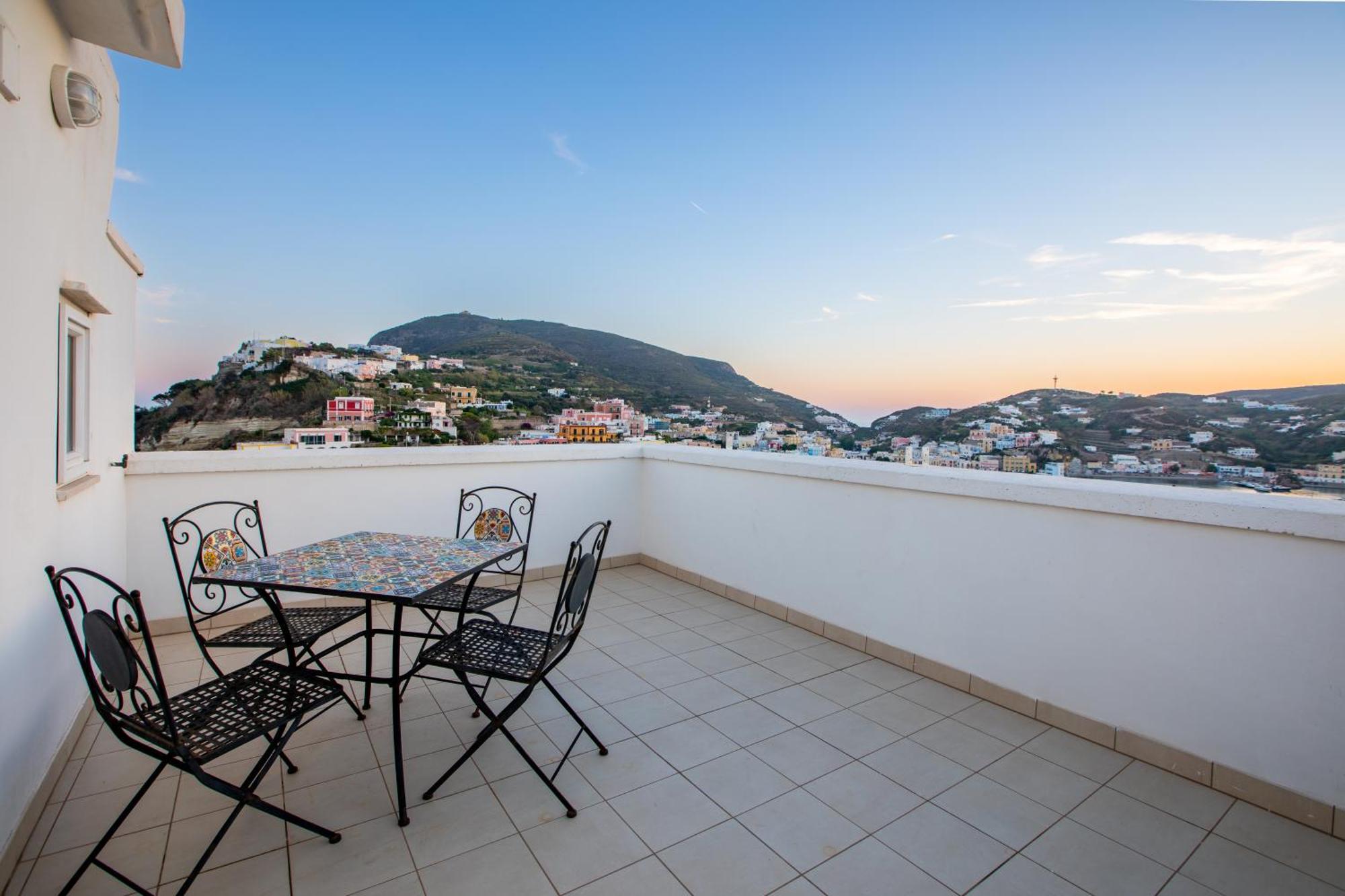 Hotel Torre Dei Borboni Ponza Exterior photo