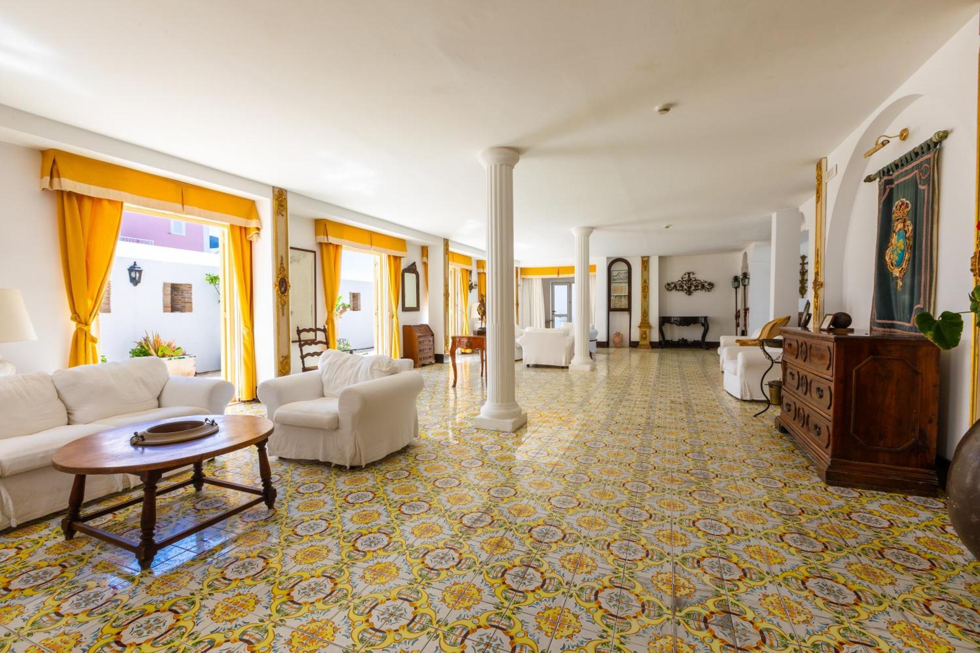 Hotel Torre Dei Borboni Ponza Exterior photo