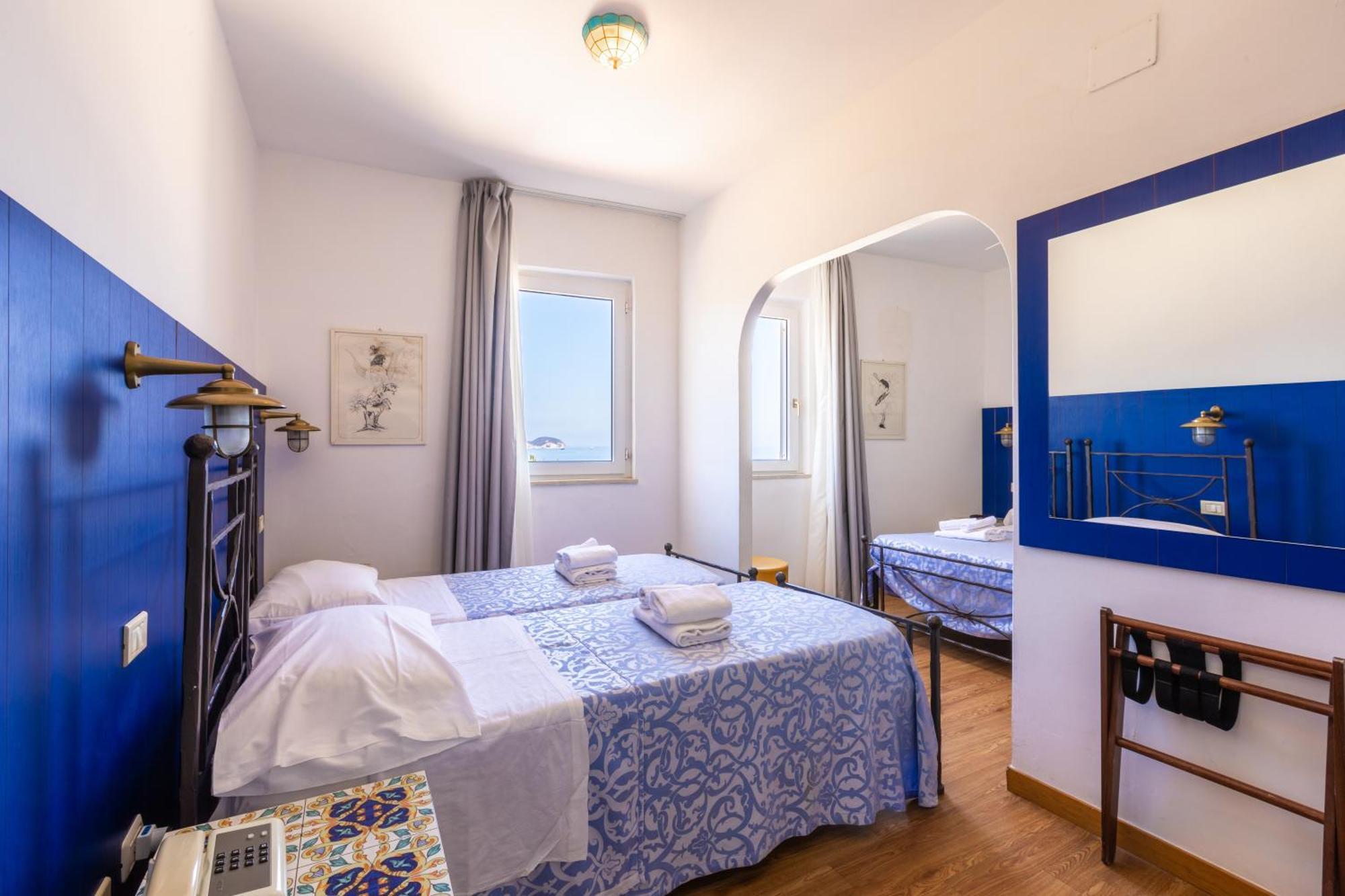 Hotel Torre Dei Borboni Ponza Exterior photo