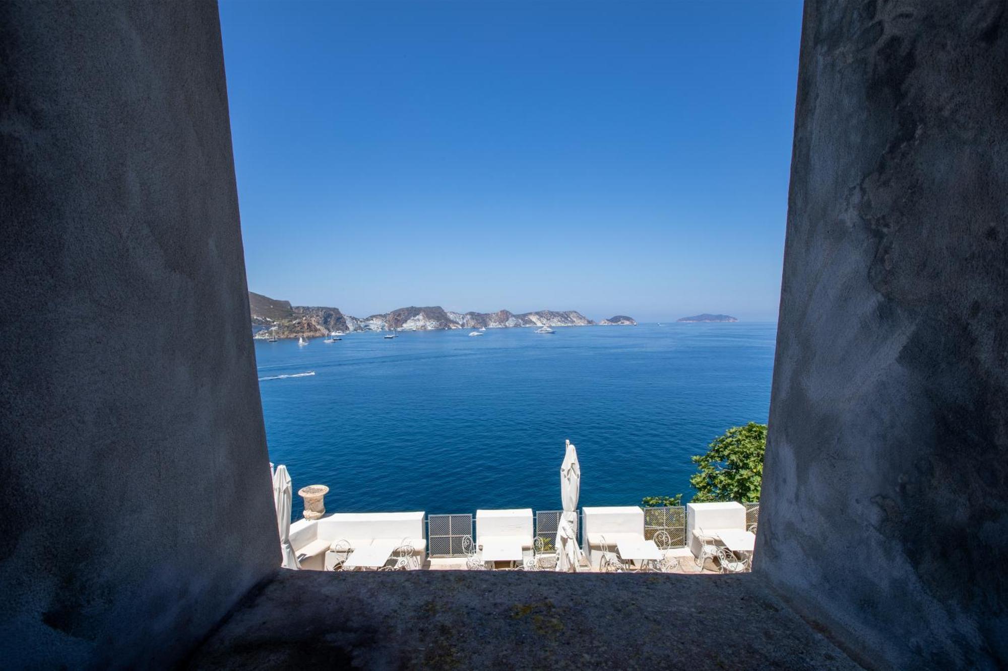 Hotel Torre Dei Borboni Ponza Exterior photo