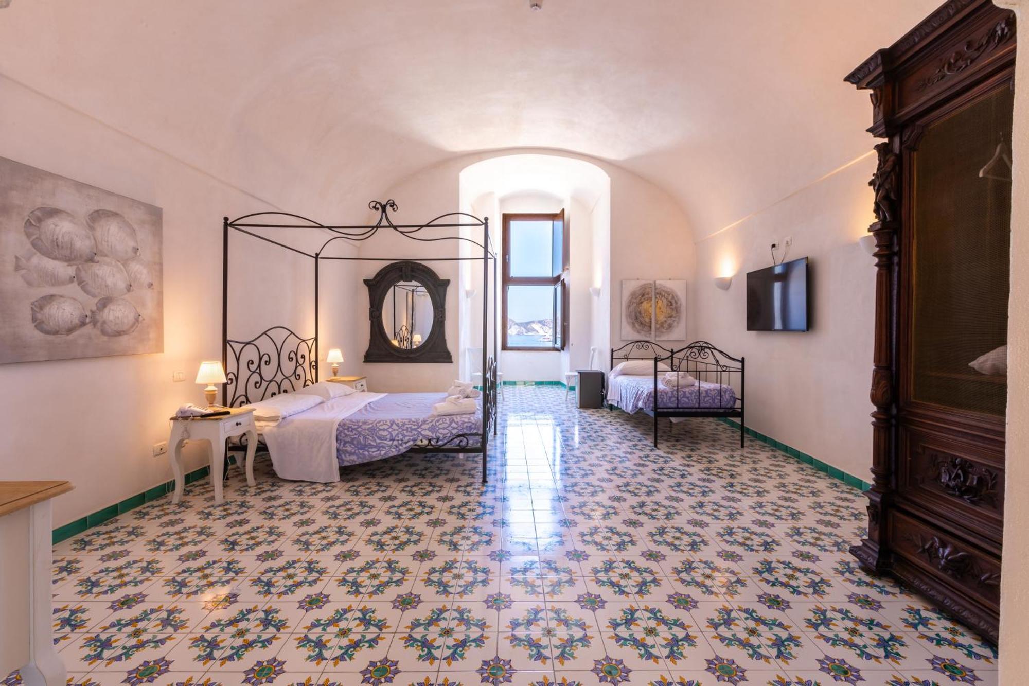 Hotel Torre Dei Borboni Ponza Exterior photo