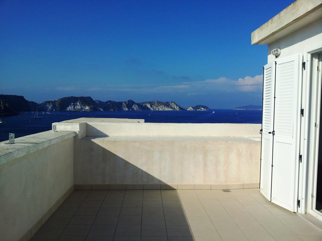 Hotel Torre Dei Borboni Ponza Exterior photo