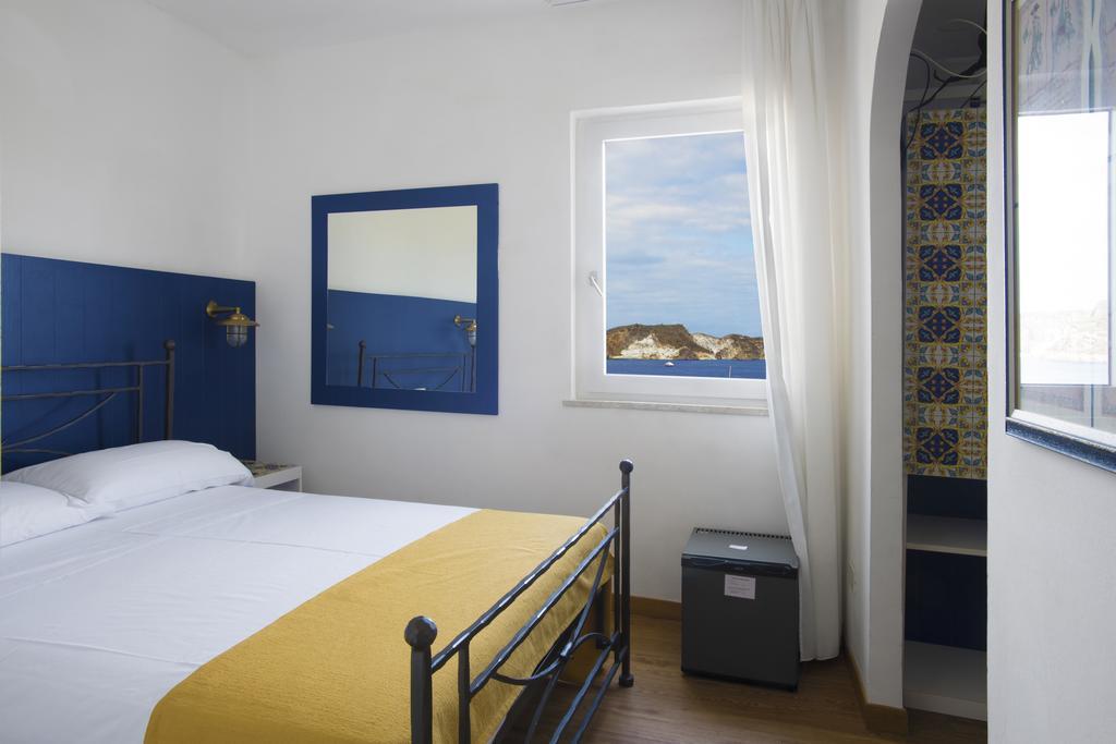 Hotel Torre Dei Borboni Ponza Exterior photo