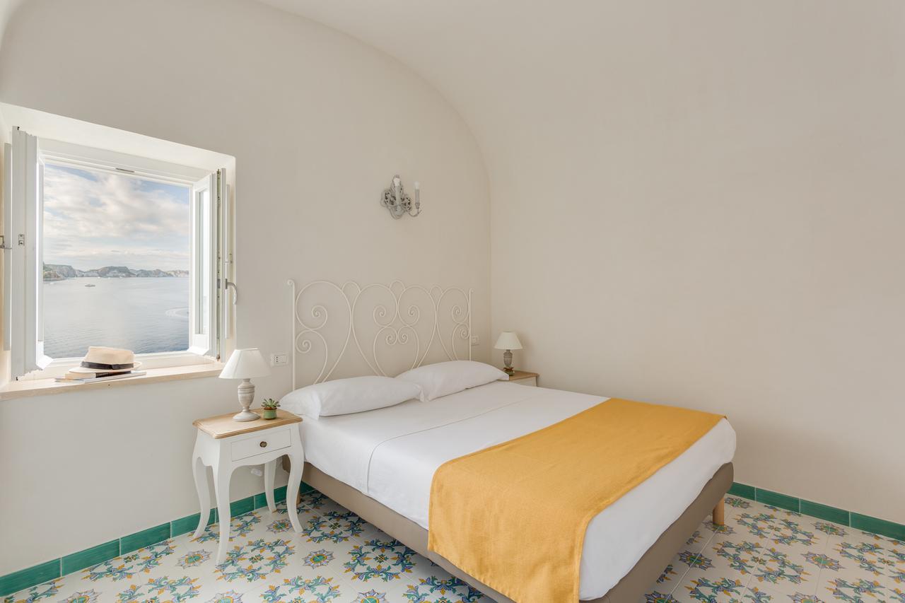 Hotel Torre Dei Borboni Ponza Exterior photo