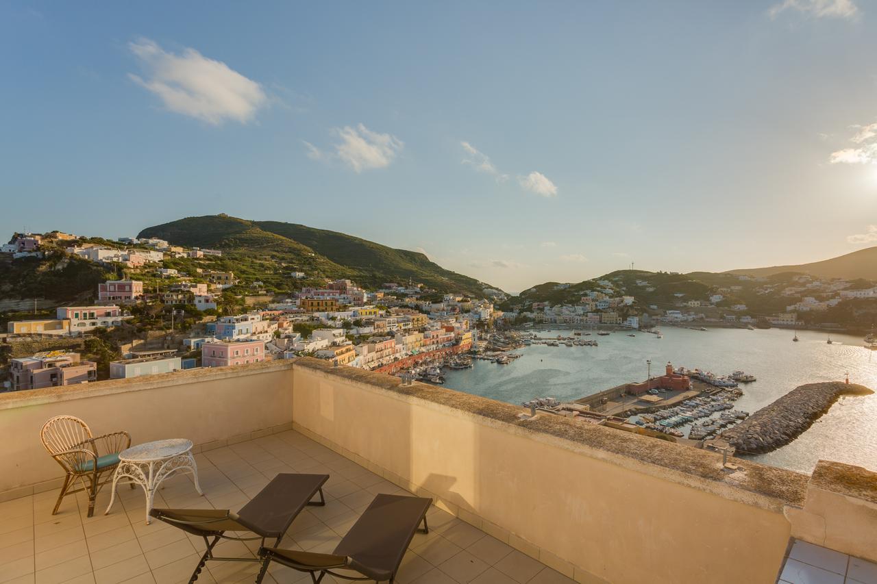 Hotel Torre Dei Borboni Ponza Exterior photo