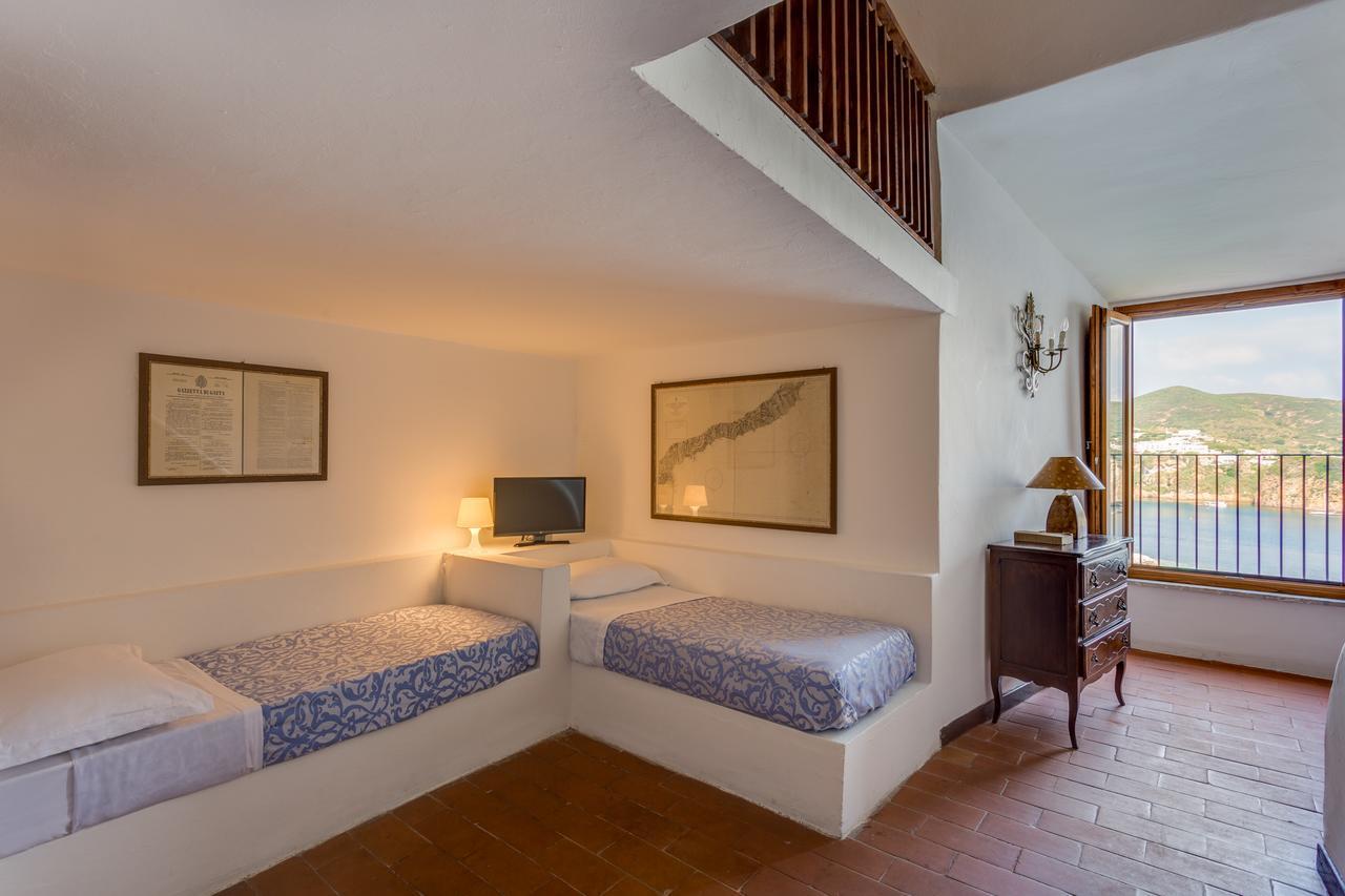 Hotel Torre Dei Borboni Ponza Exterior photo