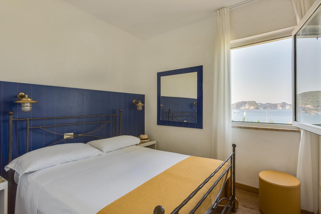 Hotel Torre Dei Borboni Ponza Exterior photo