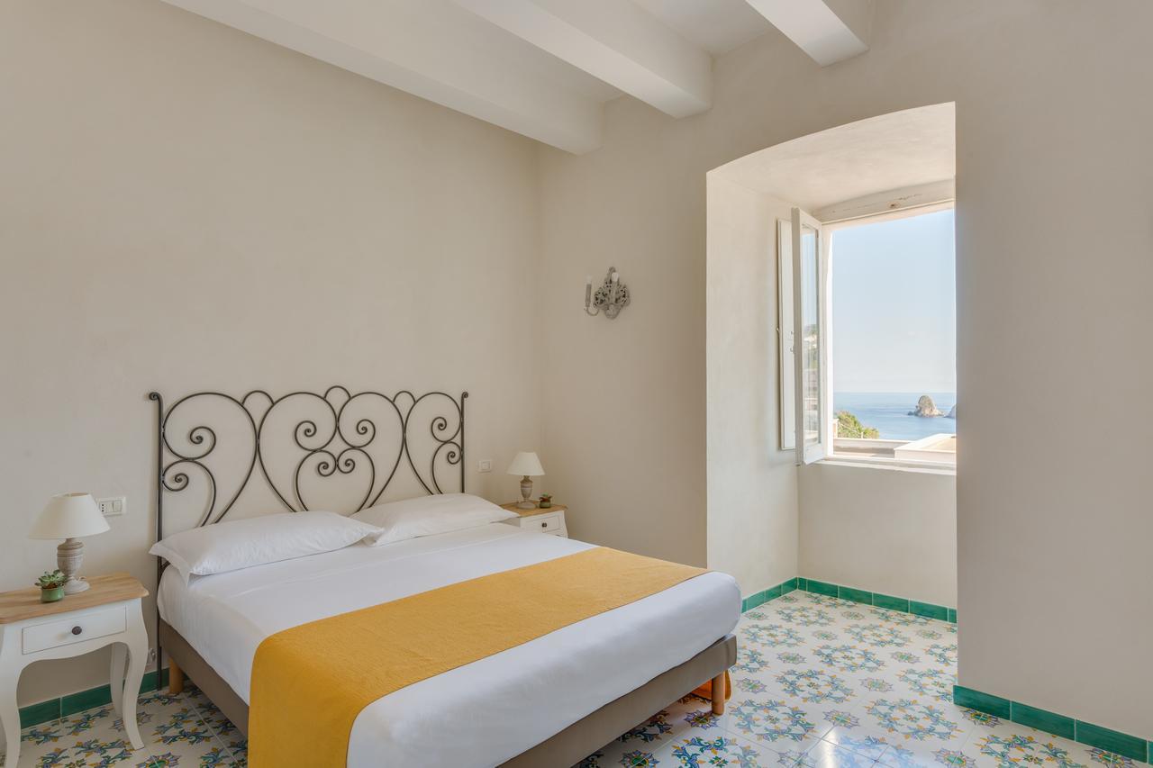 Hotel Torre Dei Borboni Ponza Exterior photo
