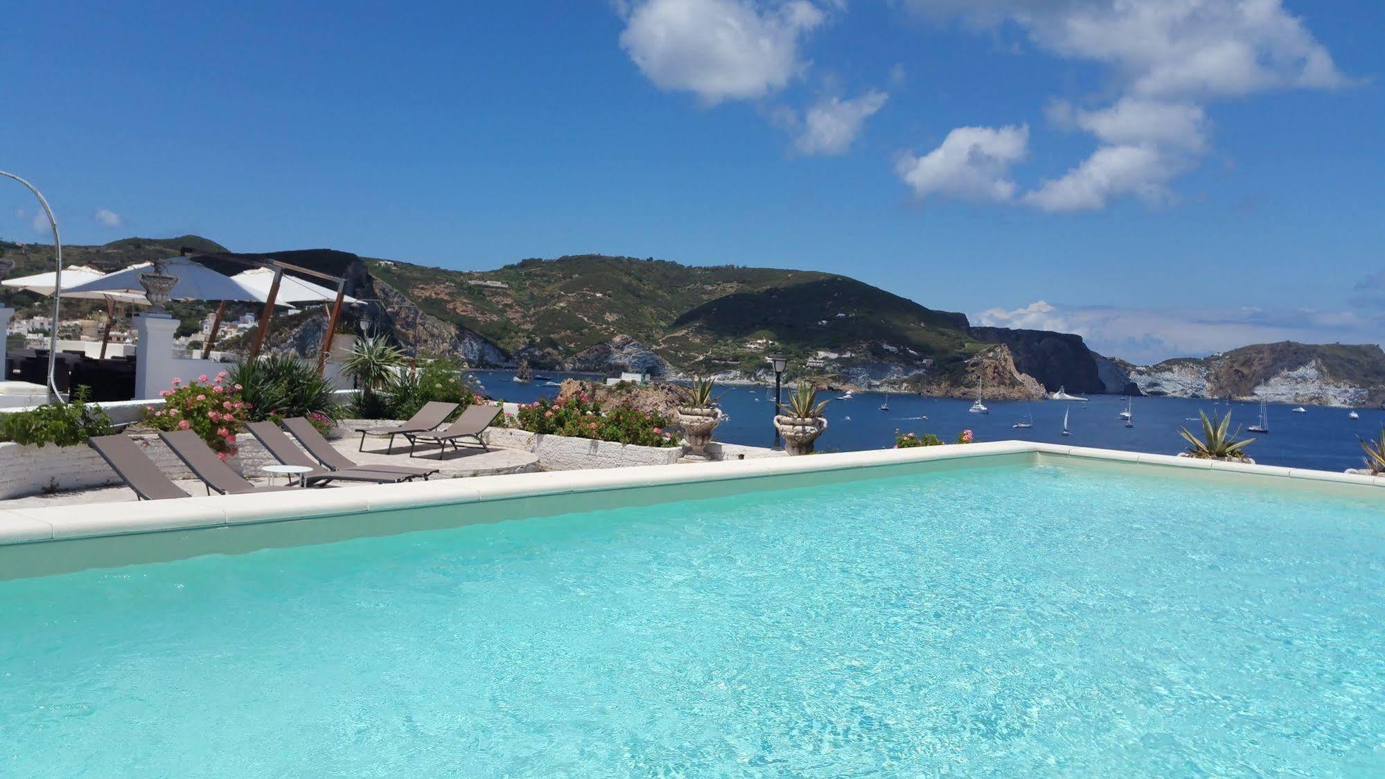 Hotel Torre Dei Borboni Ponza Exterior photo