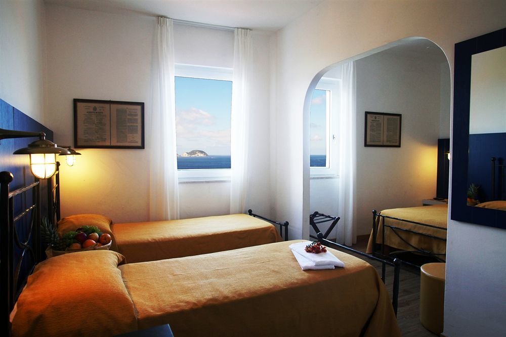 Hotel Torre Dei Borboni Ponza Exterior photo