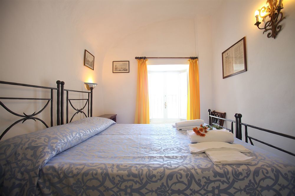 Hotel Torre Dei Borboni Ponza Exterior photo