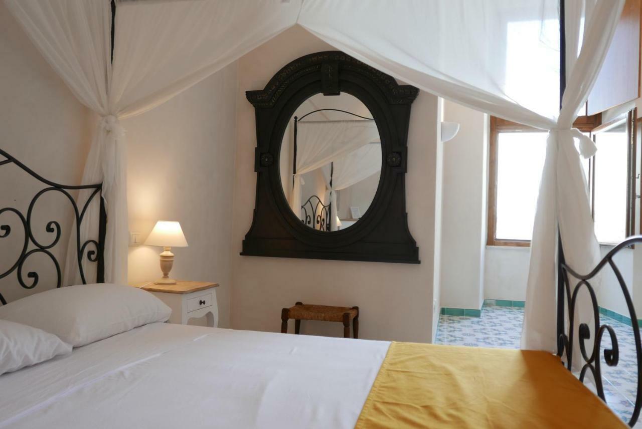 Hotel Torre Dei Borboni Ponza Exterior photo